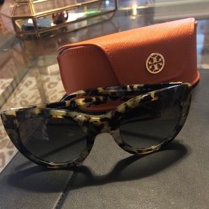 TORY BURCH PEARL TOKYO TORT SUNGLASSES